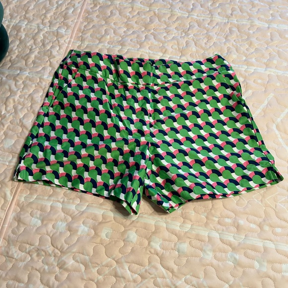 Melly M NWT Green Geometric Print Shorts Size Medium - Picture 1 of 7